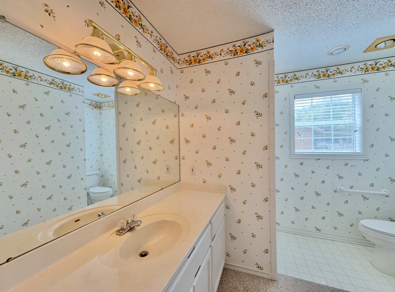 608 Mogonye Lane Elgin, TX 78621 - Photo 17 of 38 a bathroom with a bathtub sink and toilet