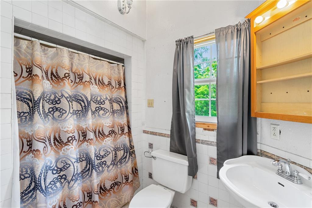 635 Center New Texas Road Pittsburgh, PA 15239 - Photo 20 of 22 a bathroom with a toilet and a sink a mirror