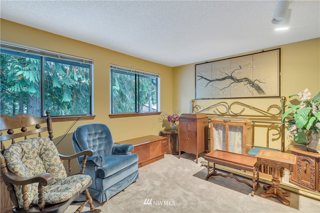 25419 213th Place Southeast, Unit 60 Maple Valley, WA 98038 - Photo 13 of 27 a living room with furniture and a window