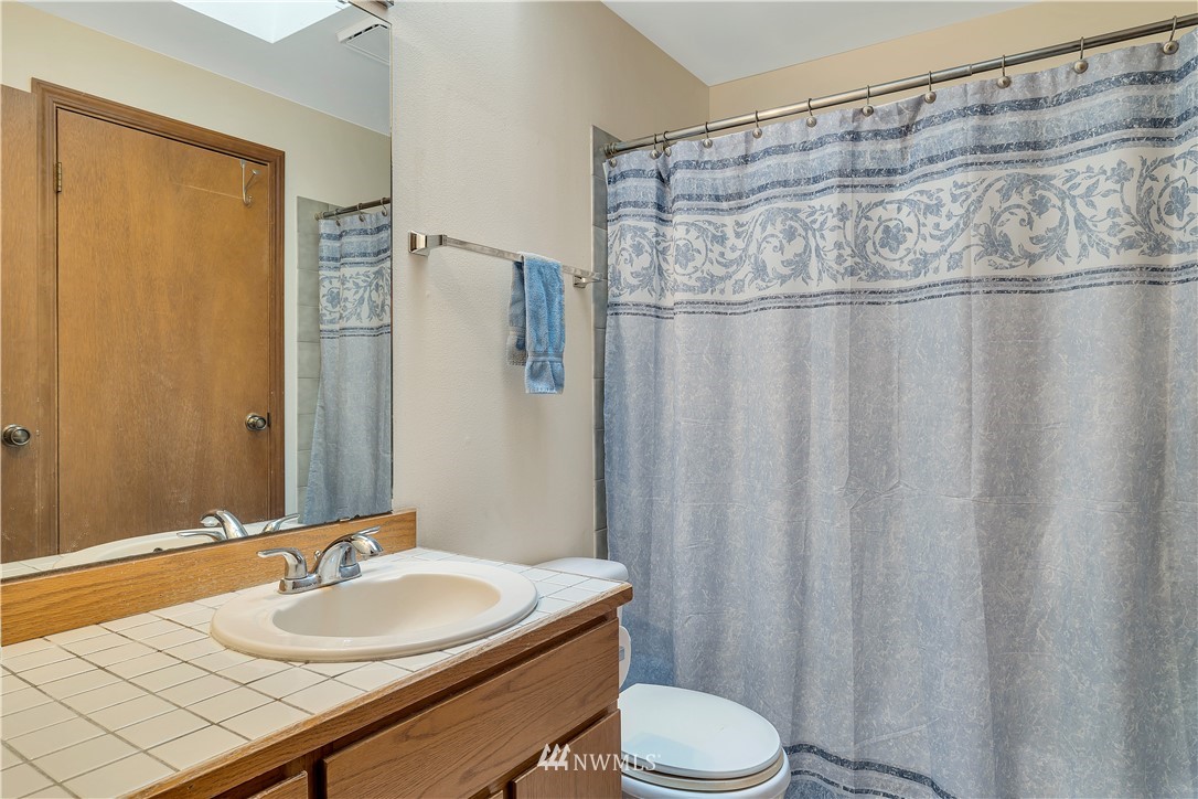 25419 213th Place Southeast, Unit 60 Maple Valley, WA 98038 - Photo 20 of 27 a bathroom with a sink and a mirror