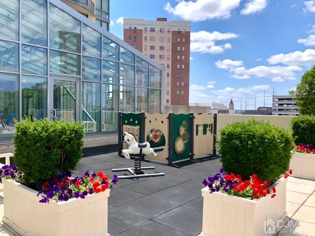 1 Spring Street, Unit 1806 New Brunswick, NJ 08901 - Photo 55 of 57 a view of a garden with sitting area