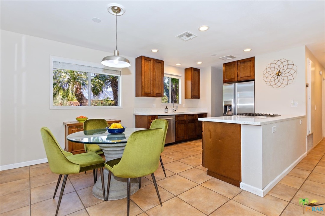2802 North Chuperosa Road Palm Springs, CA 92262 - Photo 4 of 25 a view of a dining room with furniture