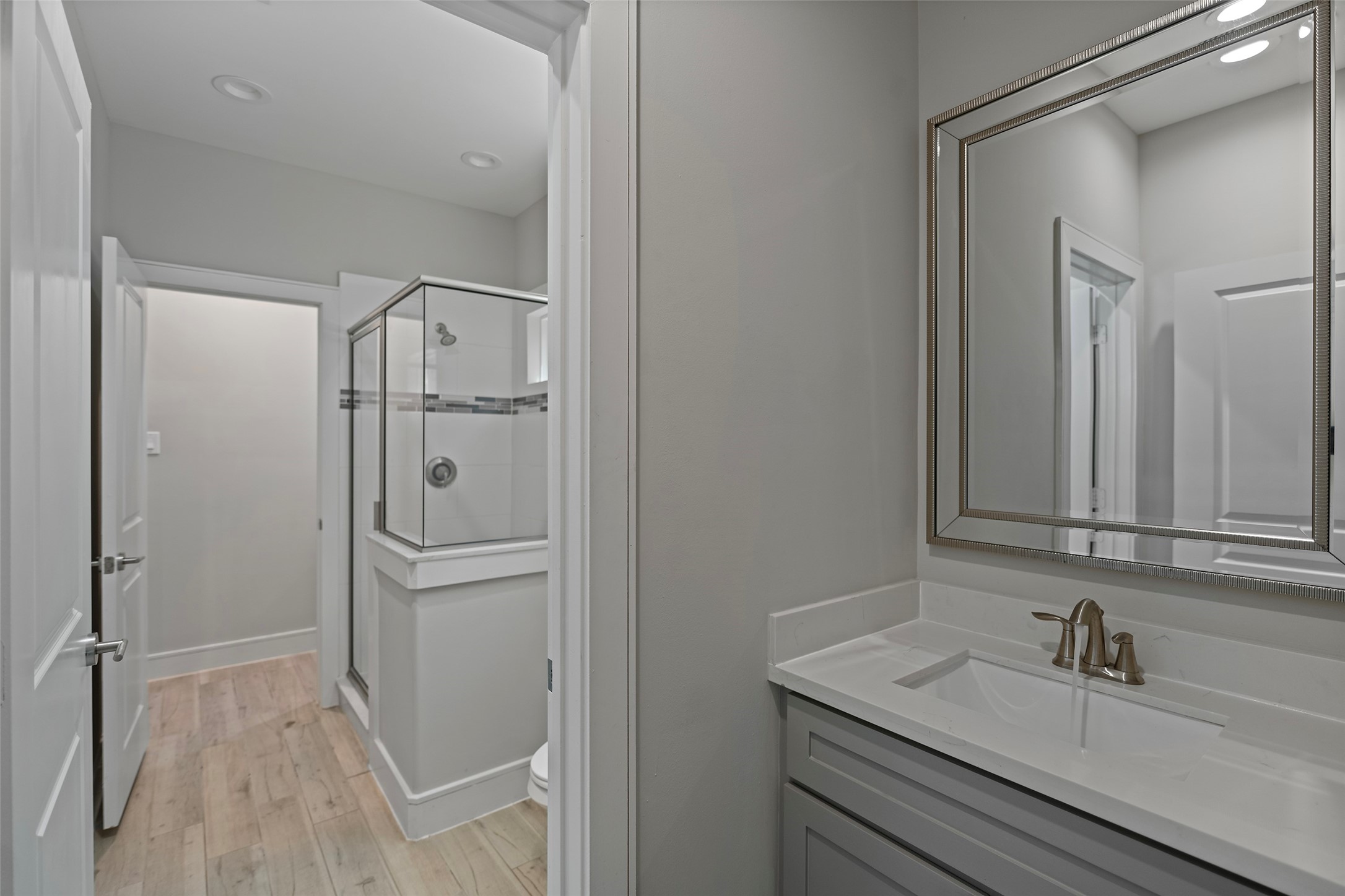 6533 Castlebay Drive Houston, TX 77092 - Photo 36 of 50 a bathroom with a sink and mirror
