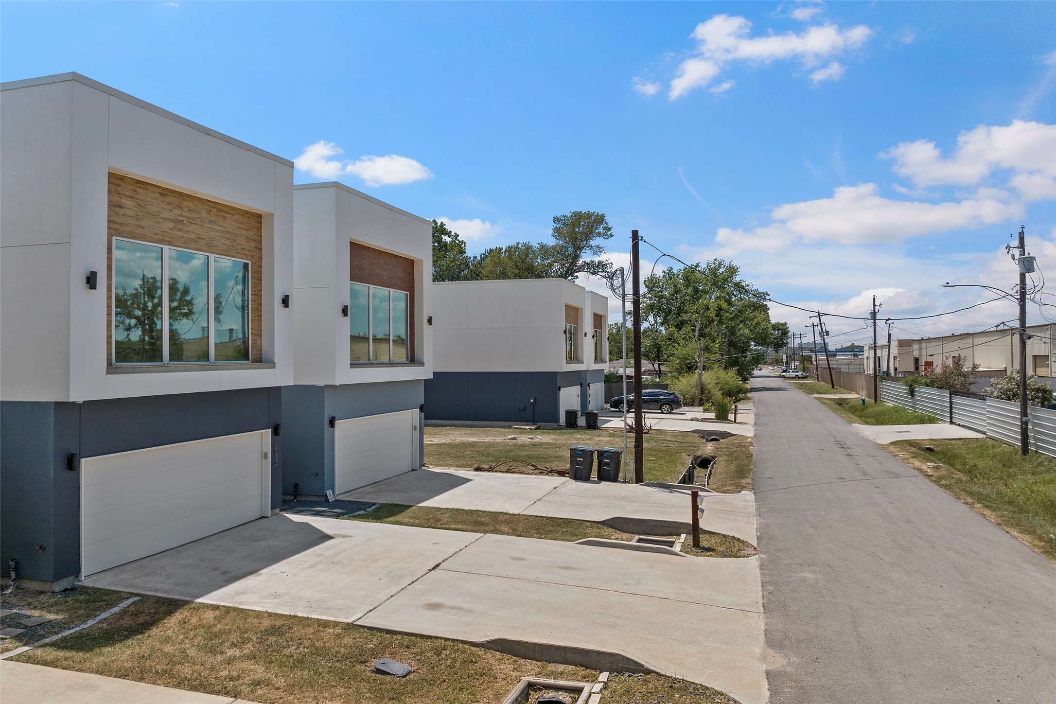 6533 Castlebay Drive Houston, TX 77092 - Photo 50 of 50 a view of a patio with couches and table and chairs