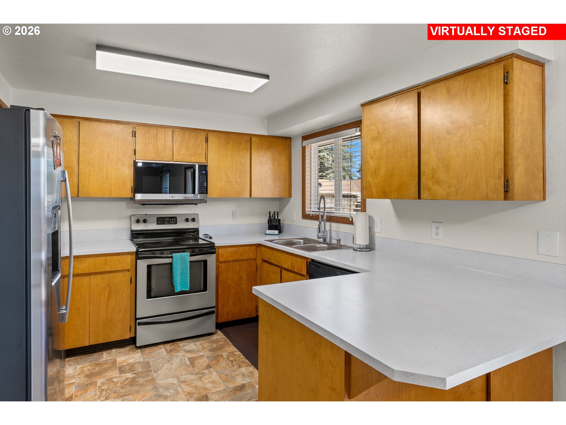 177 South Heather Street Cornelius, OR 97113 - Photo 5 of 33 Kitchen