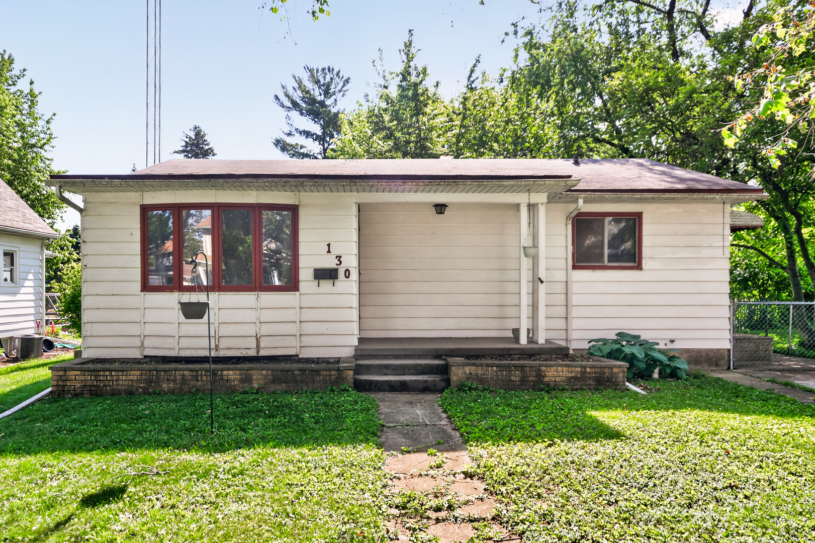 130 South Stott Street Genoa, IL 60135 - Photo 1 of 25