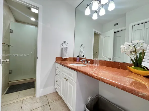 $5,500 | 9511 Collins Avenue, Unit 811, Surfside, FL 33154