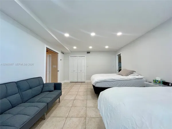 $5,500 | 9511 Collins Avenue, Unit 811, Surfside, FL 33154