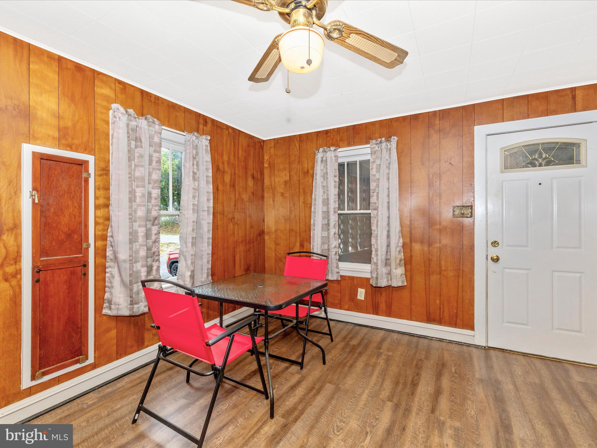 13609 Blairs Valley Road Clear Spring, MD 21722 - Photo 14 of 45 Entry & Sitting Area