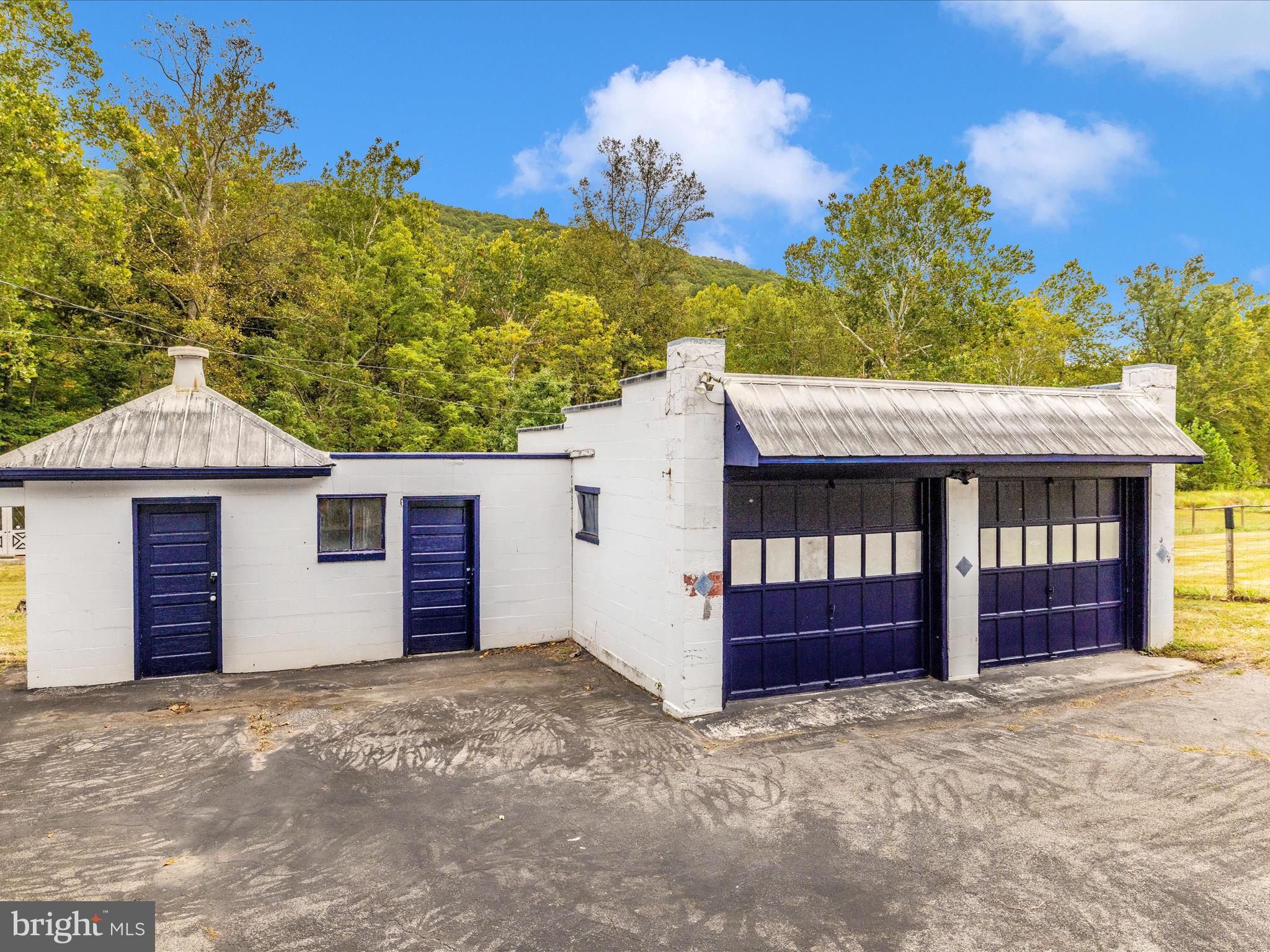 13609 Blairs Valley Road Clear Spring, MD 21722 - Photo 37 of 45 Garage