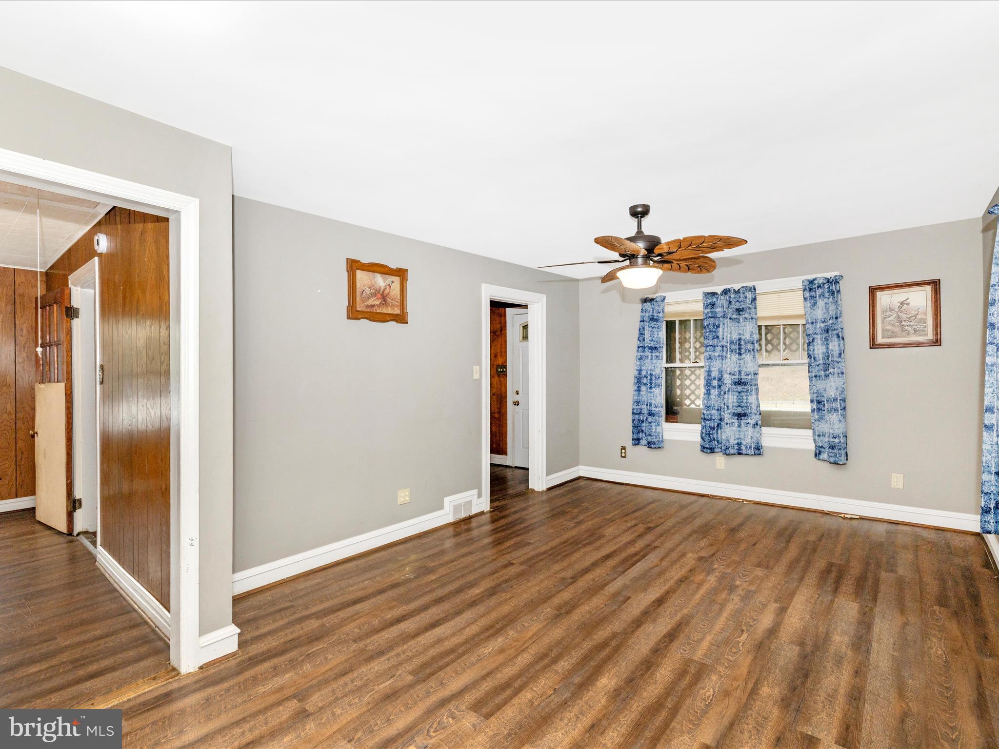 13609 Blairs Valley Road Clear Spring, MD 21722 - Photo 10 of 45 Living Room