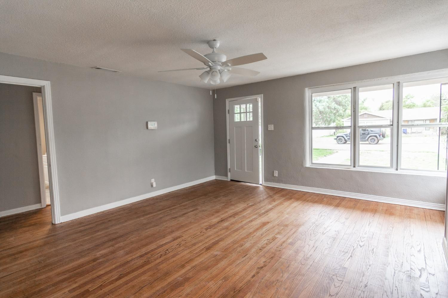 3320 27th Street Lubbock, TX 79410 - Photo 3 of 14 Photo 3