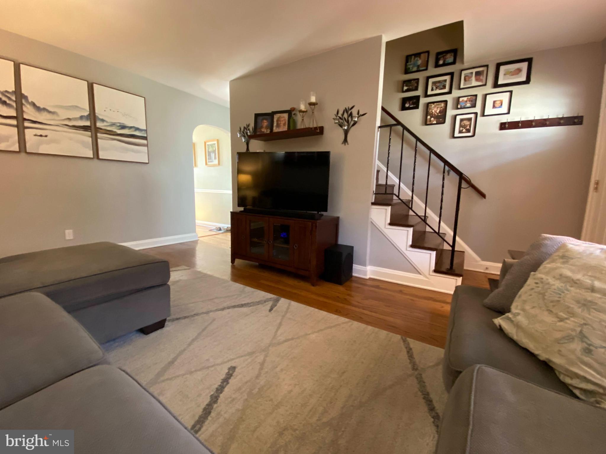 313 Savannah Road Essex, MD 21221 - Photo 5 of 22 Living space