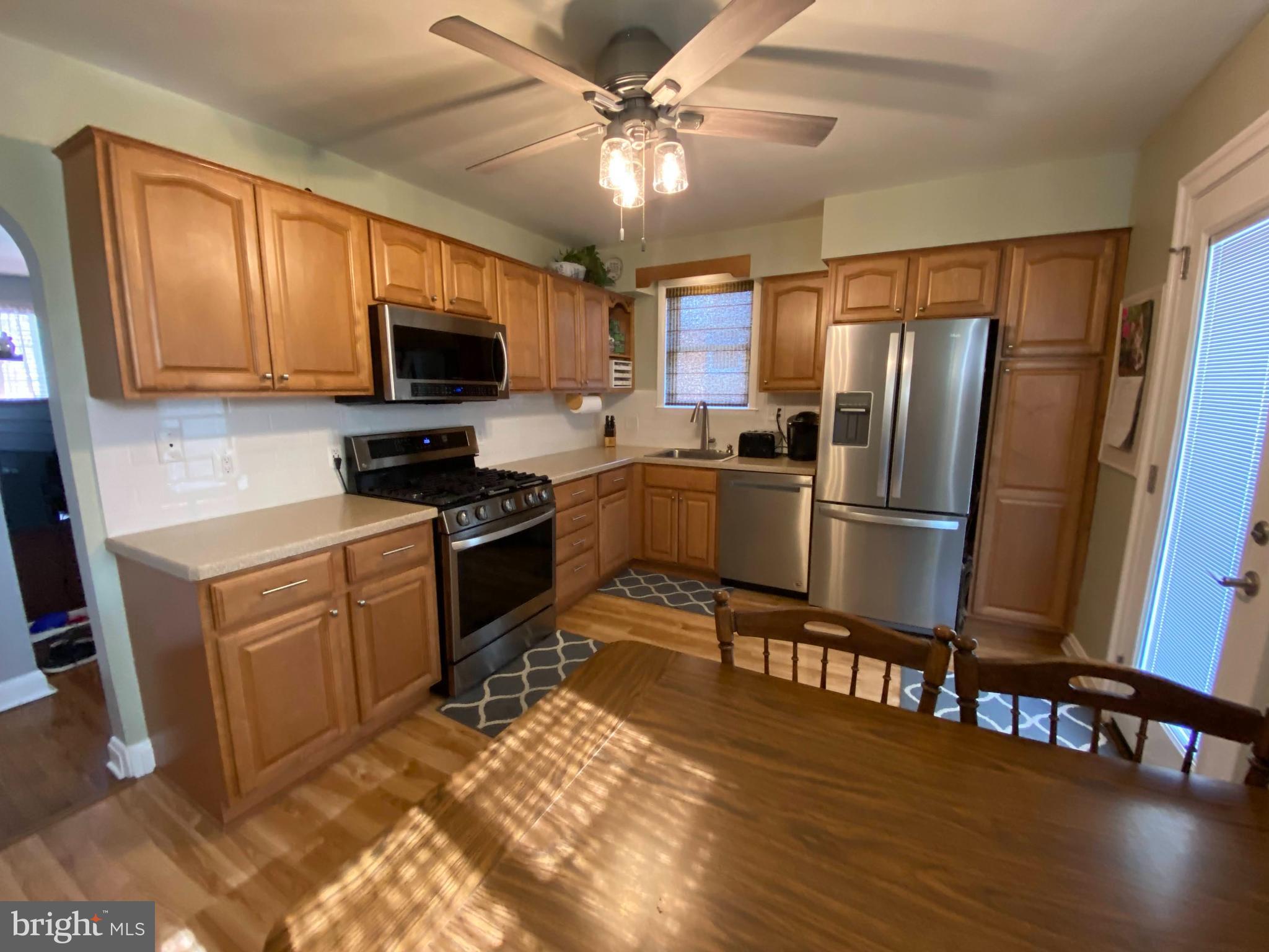 313 Savannah Road Essex, MD 21221 - Photo 6 of 22 Kitchen