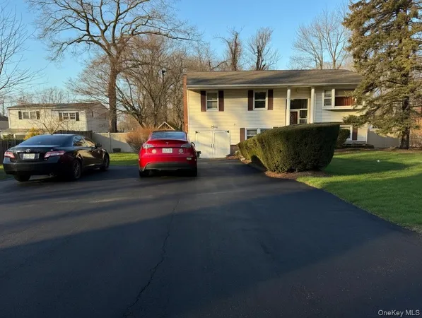 $699,999 | 160 Lincoln Boulevard, Hauppauge, NY 11788