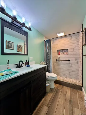 $699,999 | 160 Lincoln Boulevard, Hauppauge, NY 11788