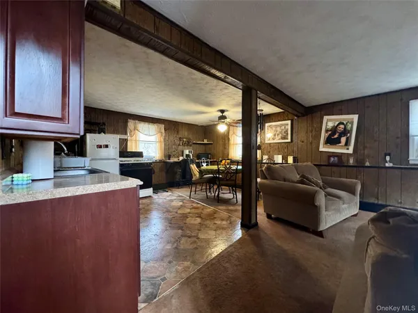 $699,999 | 160 Lincoln Boulevard, Hauppauge, NY 11788