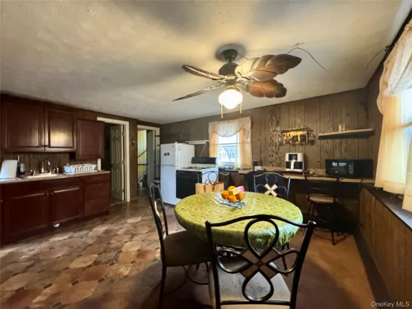 $699,999 | 160 Lincoln Boulevard, Hauppauge, NY 11788