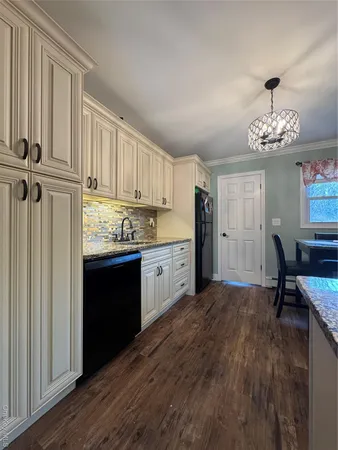 $699,999 | 160 Lincoln Boulevard, Hauppauge, NY 11788