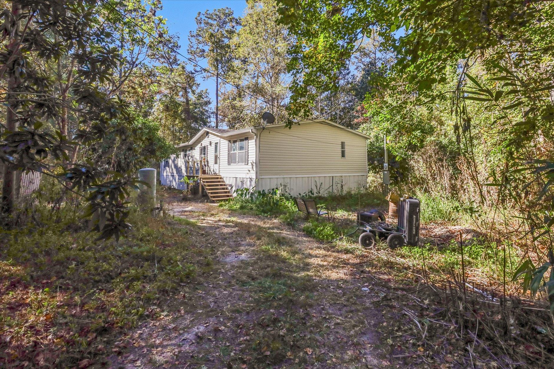 728 Sir Richard Road Tallahassee, FL 32310 - Photo 3 of 47