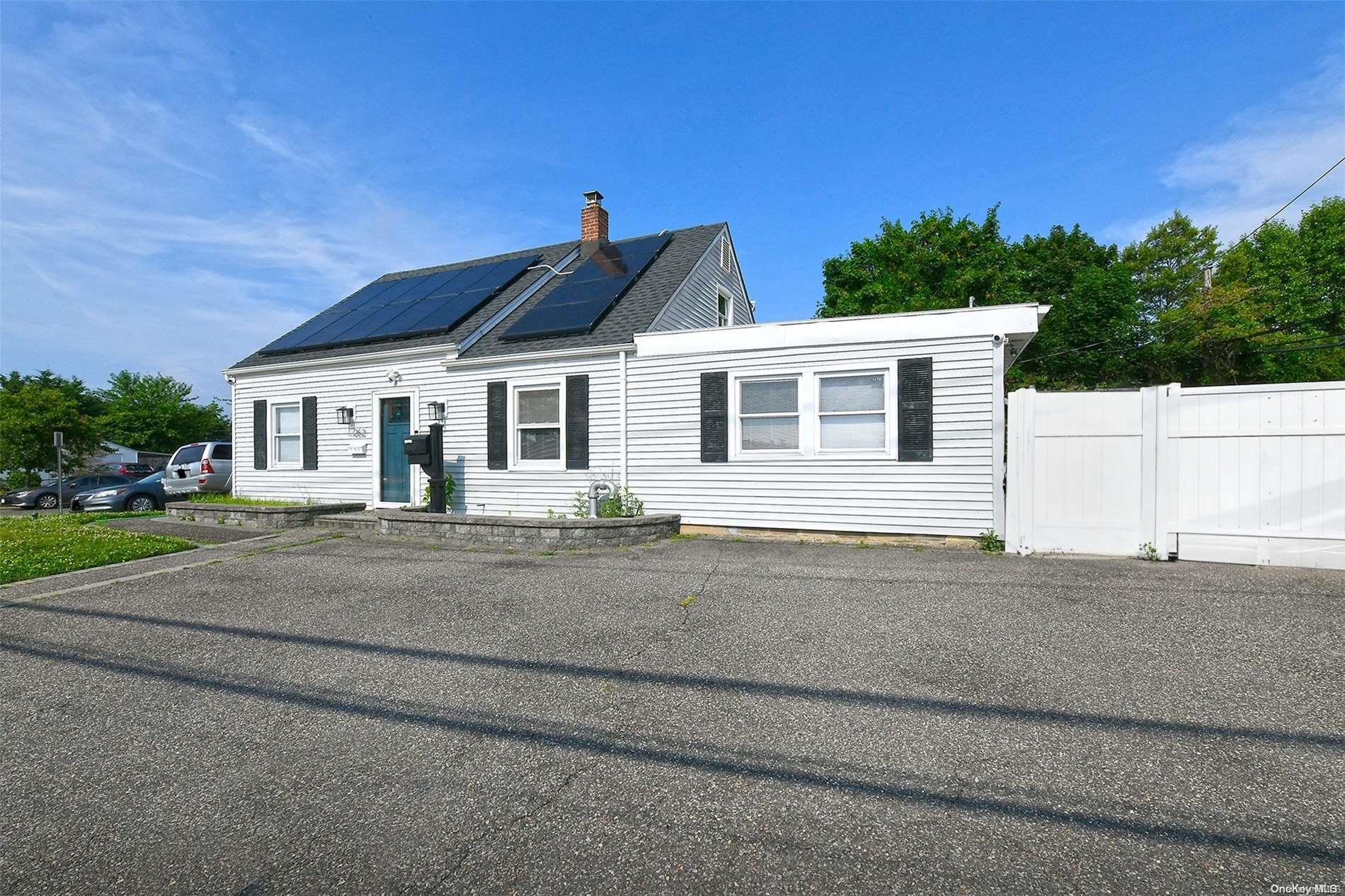 262 Gardiners Avenue Levittown, NY 11756 - Photo 1 of 1