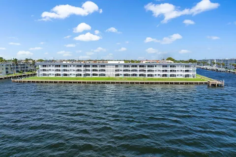 $185,000 | 100 Shore Court, Unit 105, North Palm Beach, FL 33408