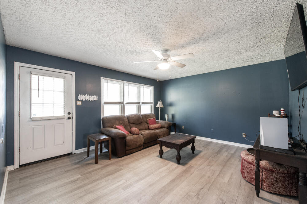 144 Old Barnwell Road Aiken, SC 29803 - Photo 3 of 16 Living Room!