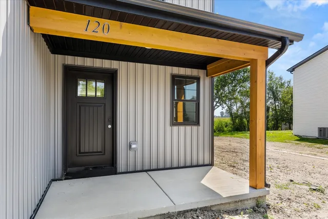 a view of a entrance door of the house