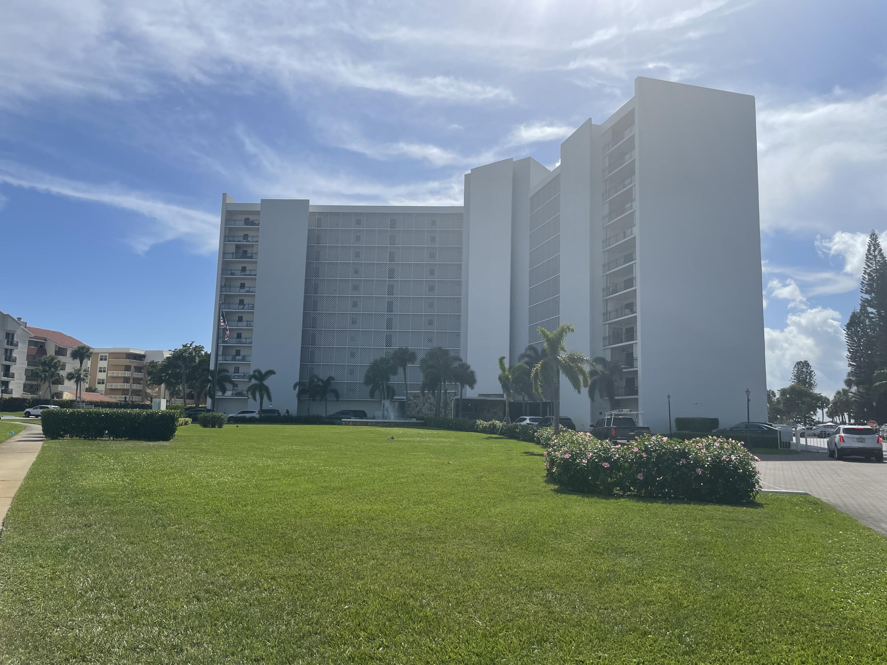 336 Golfview Road, Unit 309 North Palm Beach, FL 33408 - Photo 1 of 26 IMG_4373