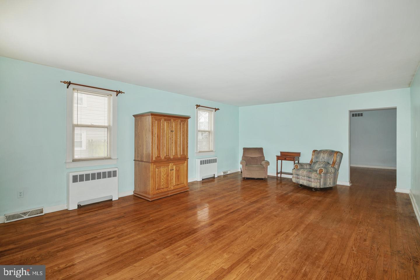 1524 Prospect Ridge Boulevard Haddon Heights, NJ 08035 - Photo 3 of 34 Bright & sunny spacious living room