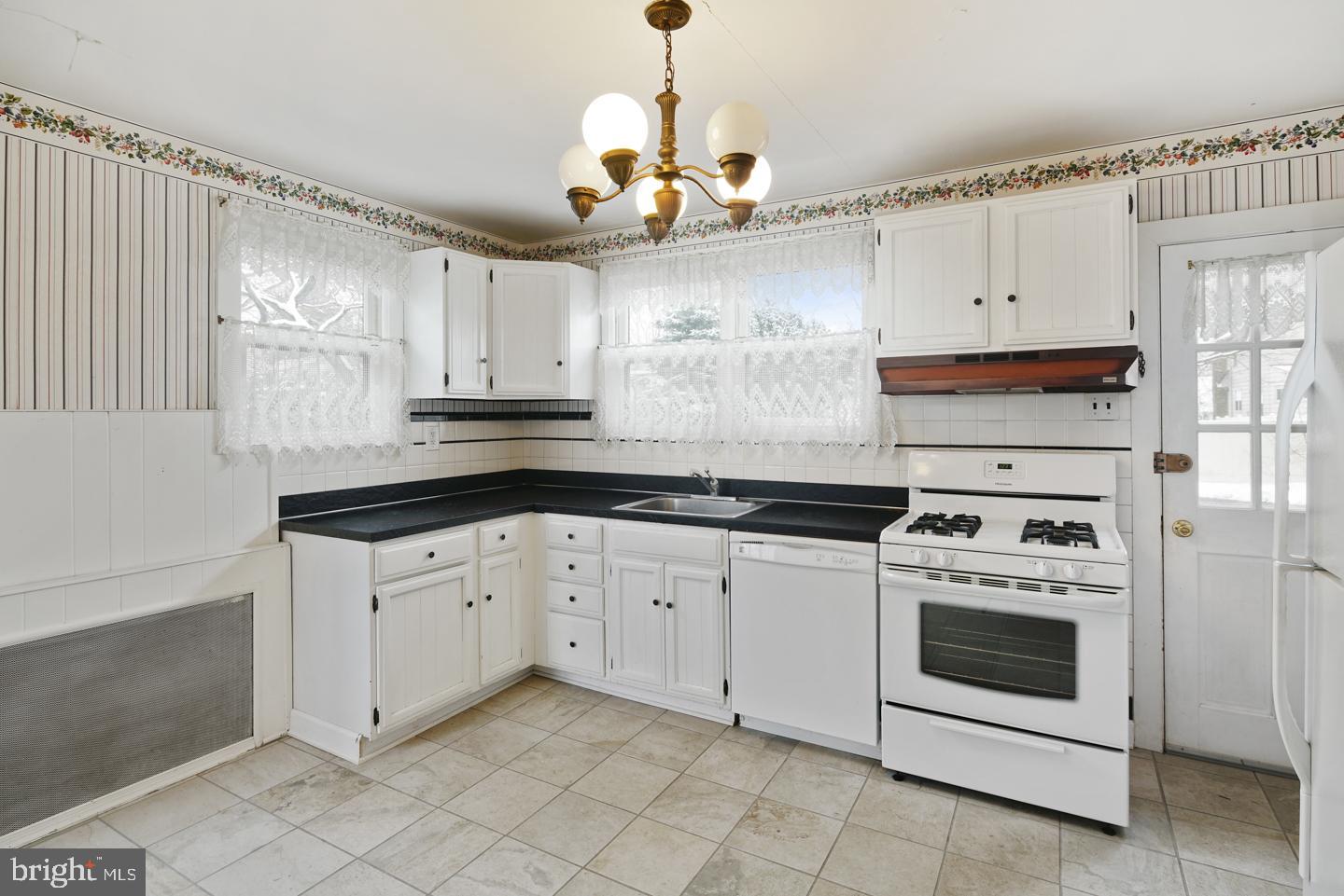 1524 Prospect Ridge Boulevard Haddon Heights, NJ 08035 - Photo 8 of 34 Plenty of counter space