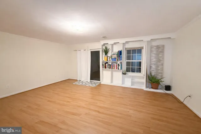 $2,900 | 4924 Van Walbeek Place, Annandale, VA 22003