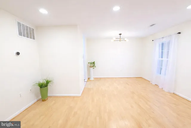 $2,900 | 4924 Van Walbeek Place, Annandale, VA 22003