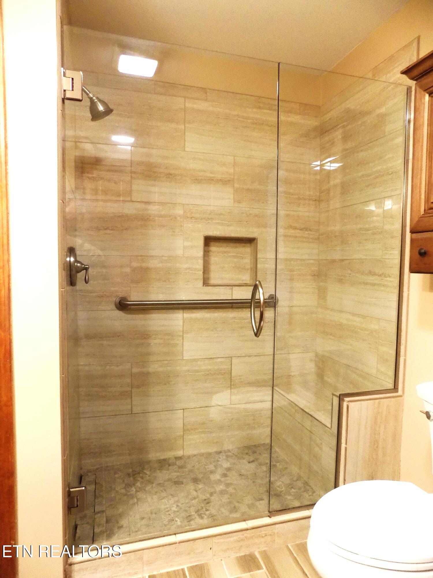 509 Alpine Circle Talbott, TN 37877 - Photo 16 of 44 Master Bath