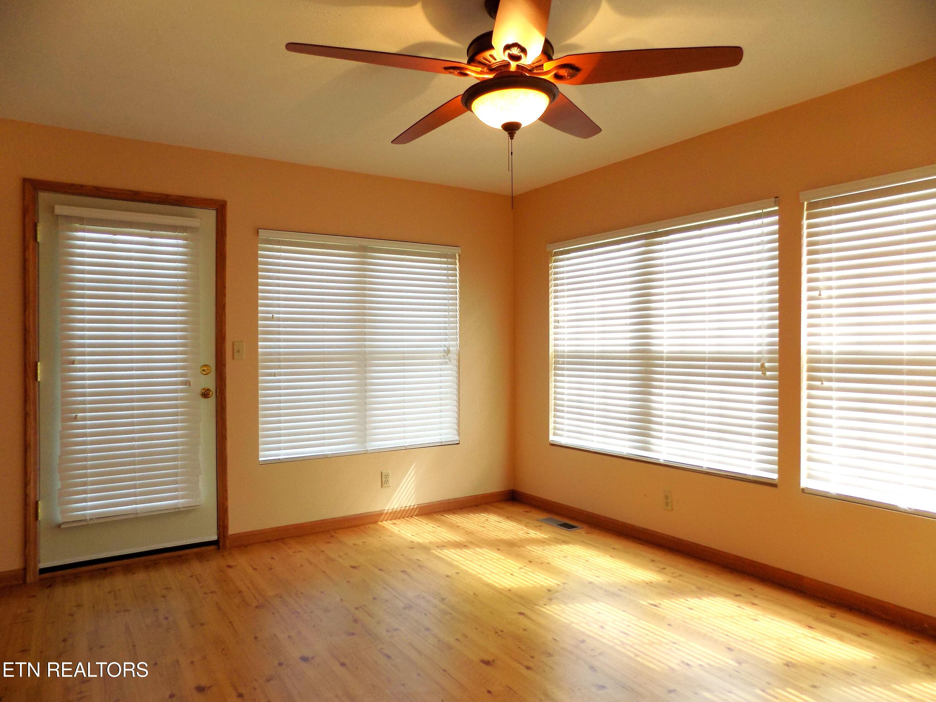 509 Alpine Circle Talbott, TN 37877 - Photo 24 of 44 Sunroom