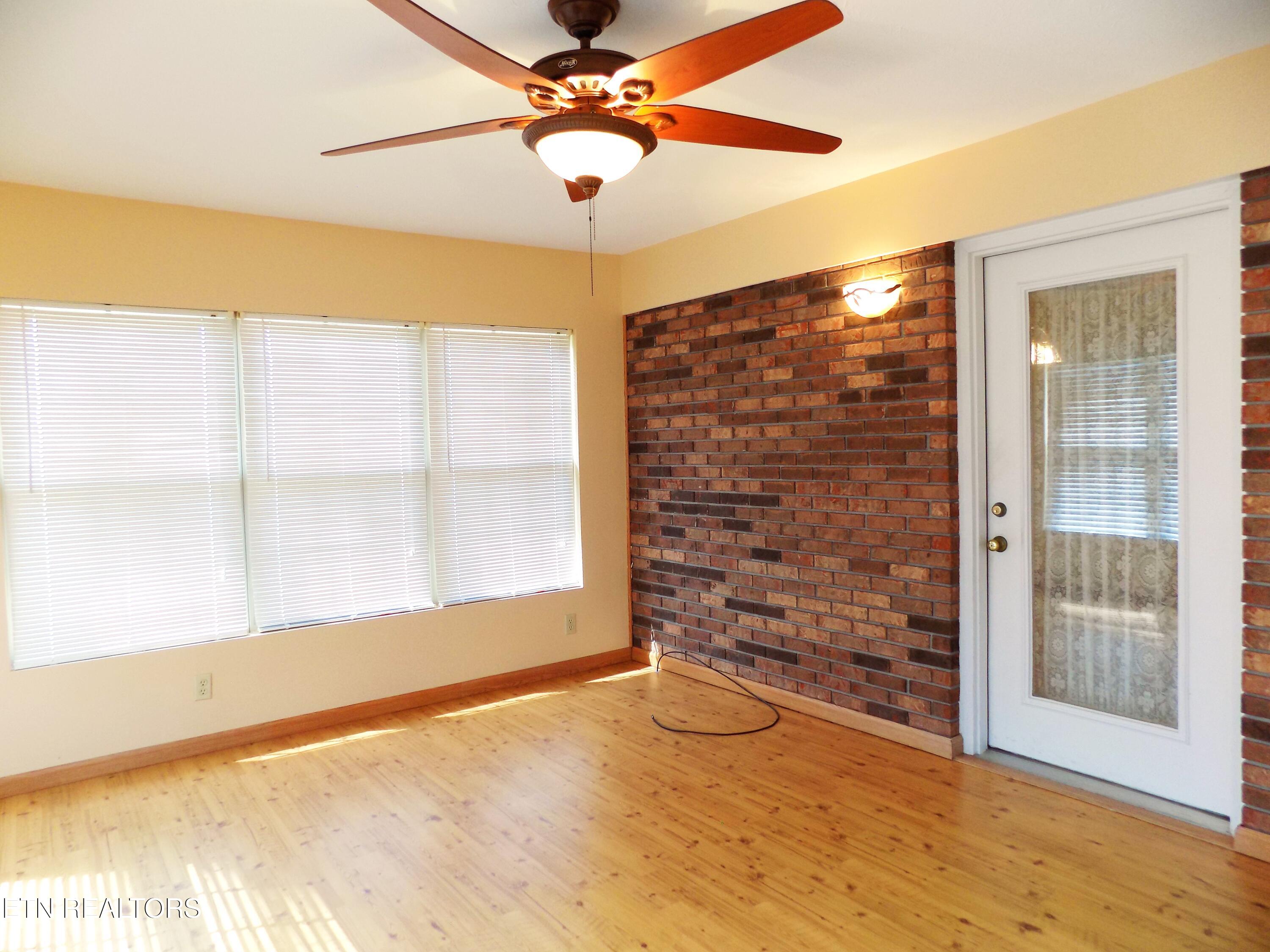 509 Alpine Circle Talbott, TN 37877 - Photo 25 of 44 Sunroom