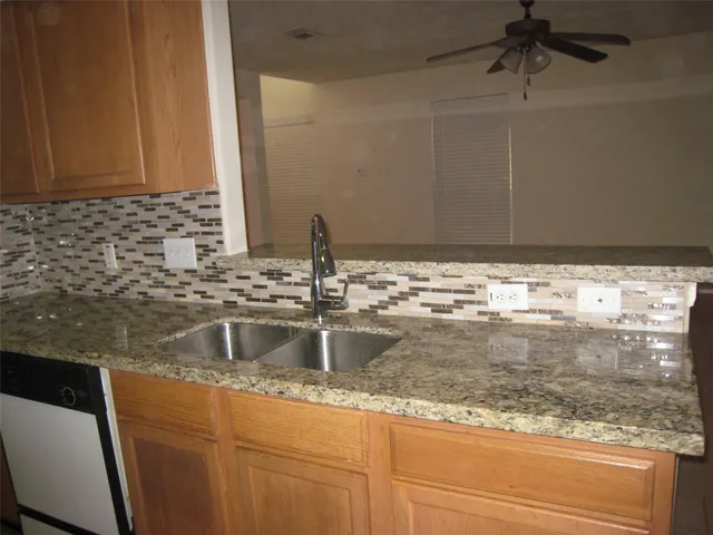 $1,950 | 7822 Winding Creek View, Houston, TX 77072