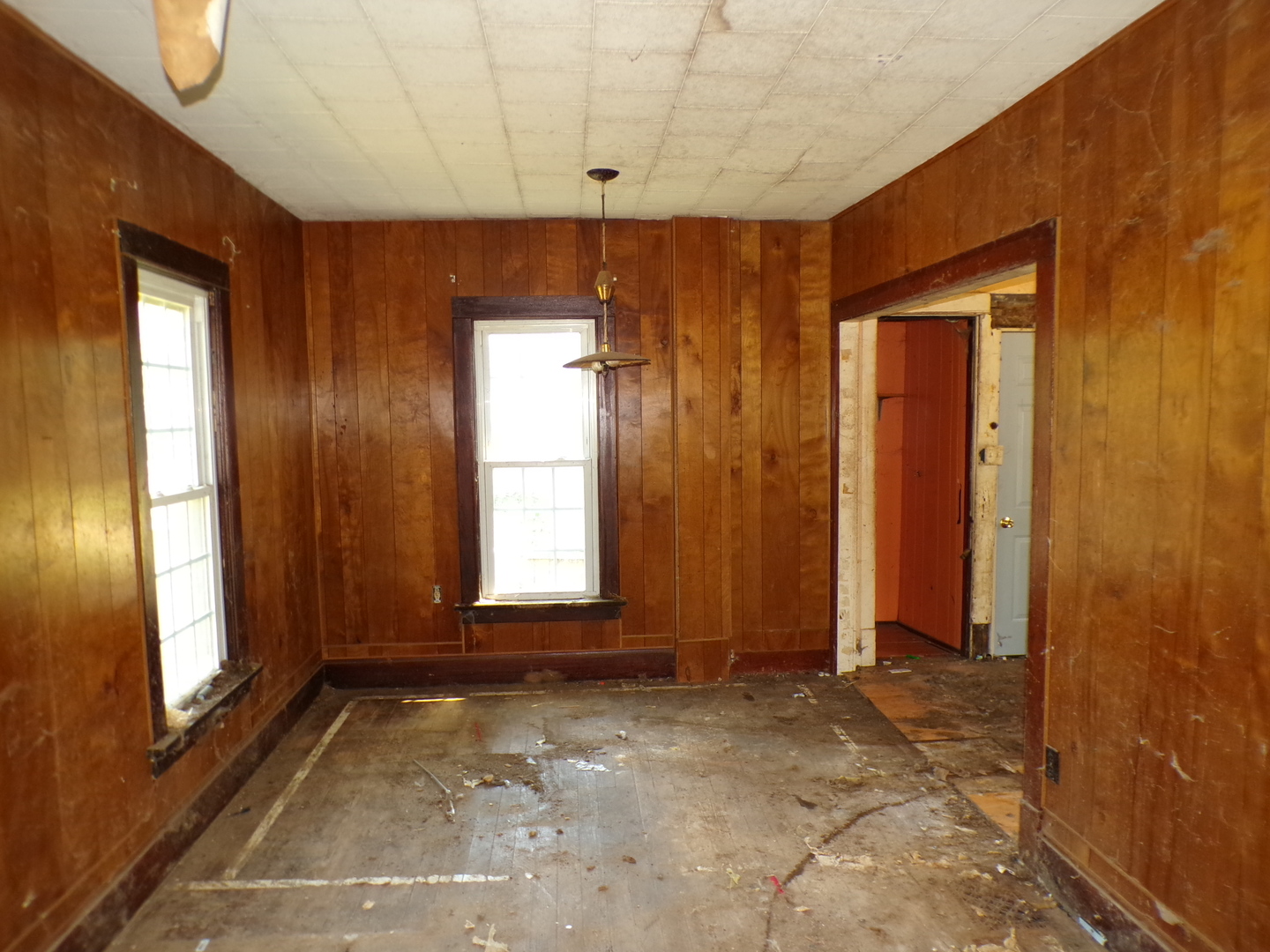 304 South Madison Street Morrison, IL 61270 - Photo 5 of 9 a view of a room with a large window