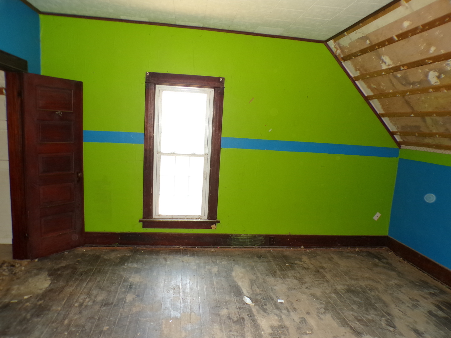 304 South Madison Street Morrison, IL 61270 - Photo 6 of 9 a view of front door