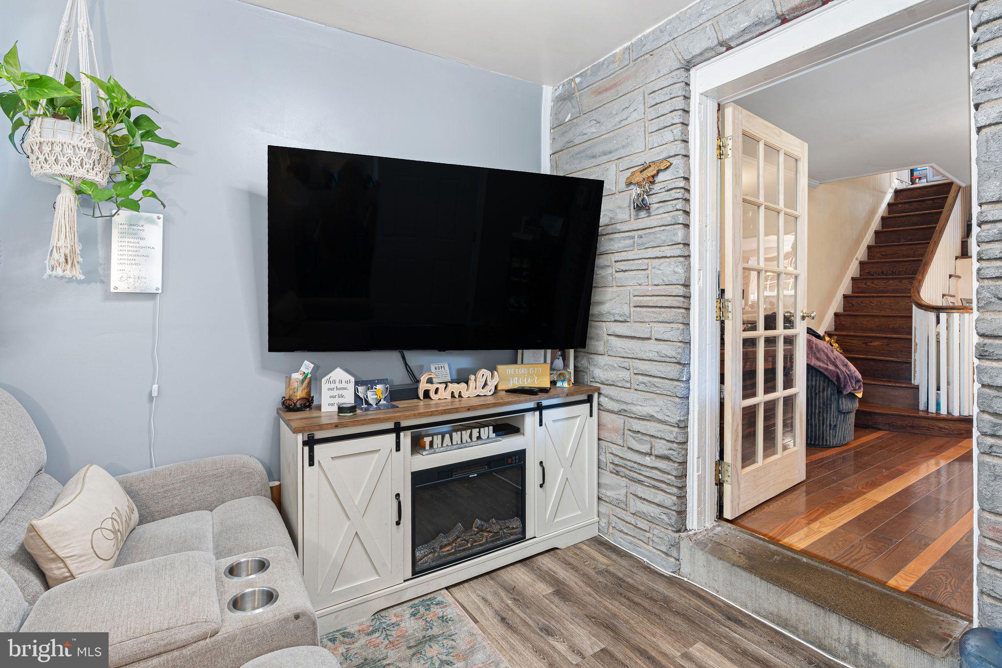 144 Fairview Avenue Lansdowne, PA 19050 - Photo 5 of 39 a living room with furniture and a flat screen tv
