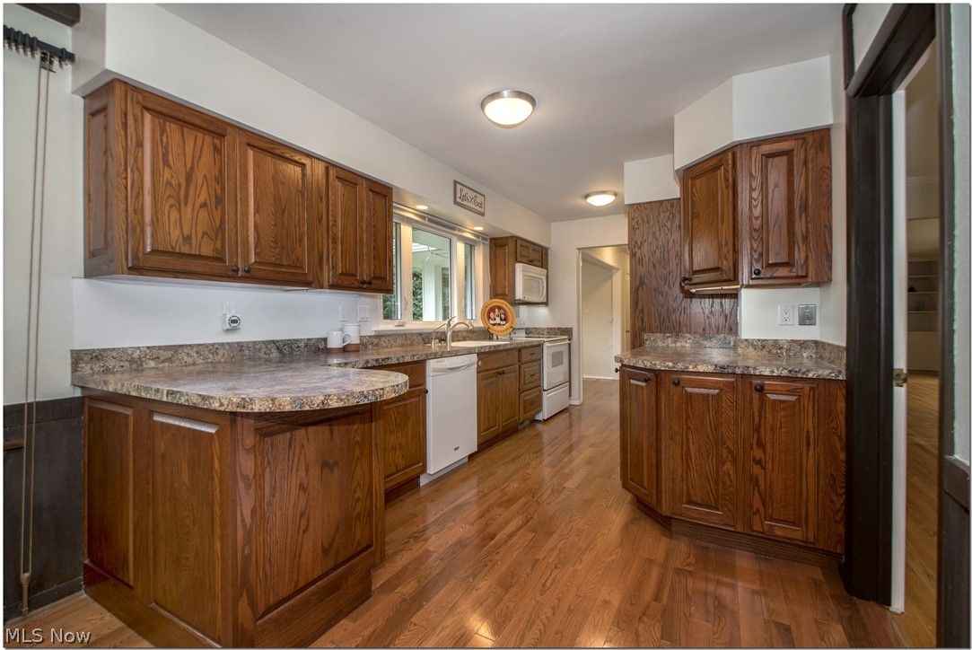 2060 Middleton Road Hudson, OH 44236 - Photo 8 of 33 Remodeled kitchen.