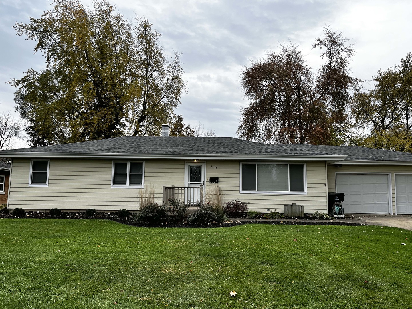 2438 Erskine Road Joliet, IL 60433 - Photo 4 of 42 a front view of house with yard and green space