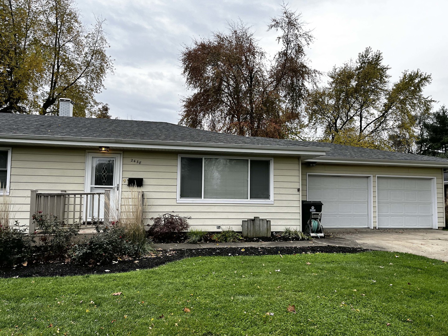 2438 Erskine Road Joliet, IL 60433 - Photo 5 of 42 a front view of house with yard