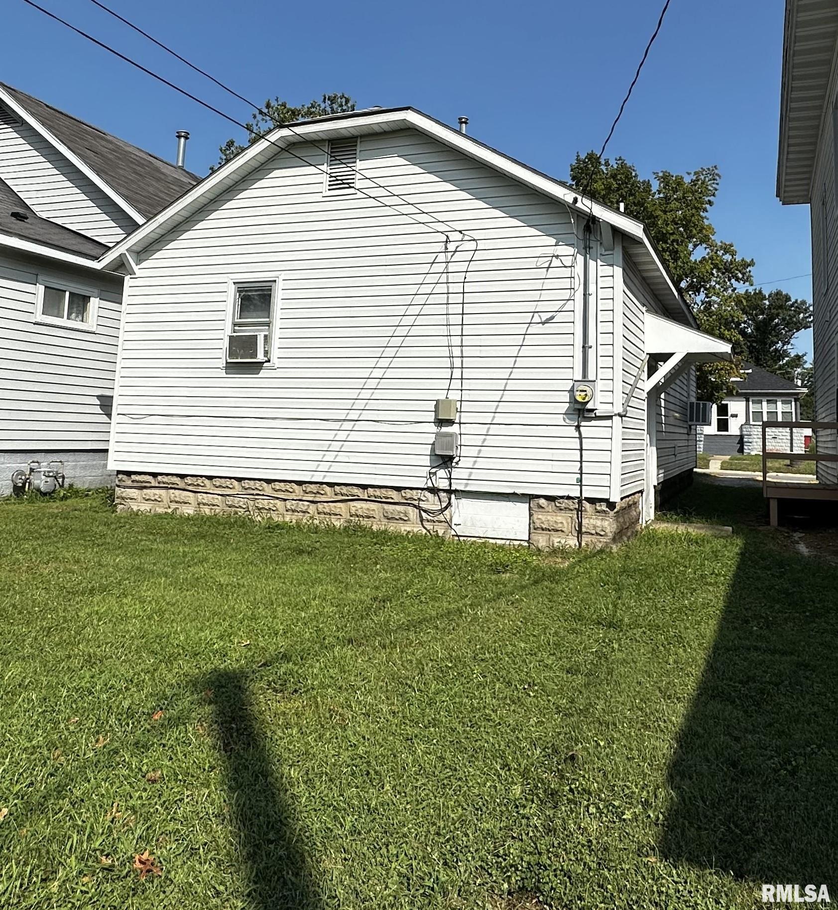 718 South Locust Street Centralia, IL 62801 - Photo 3 of 12