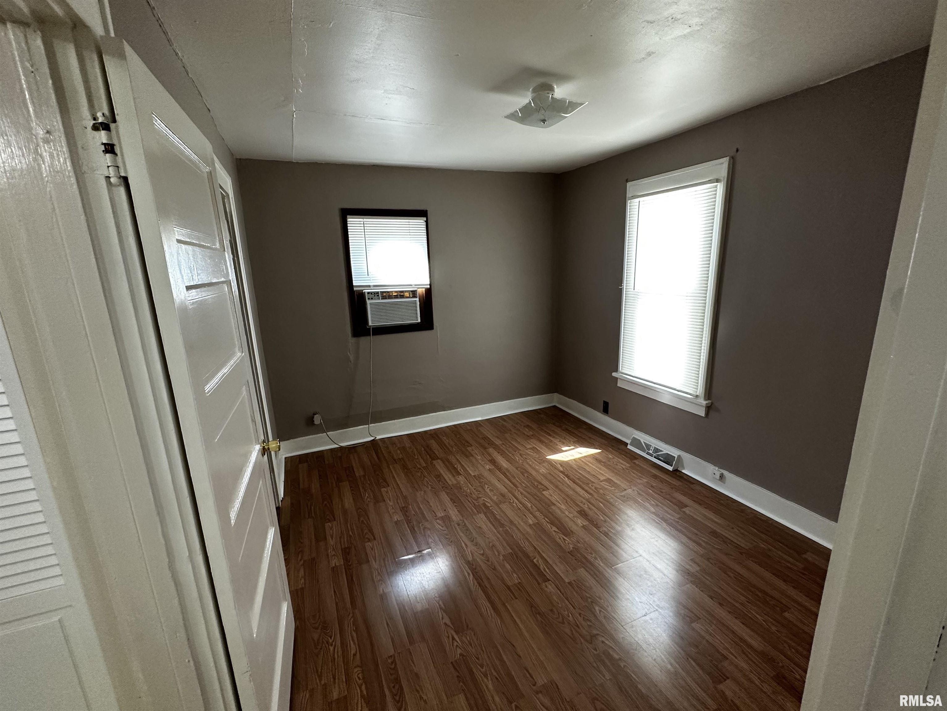 718 South Locust Street Centralia, IL 62801 - Photo 6 of 12