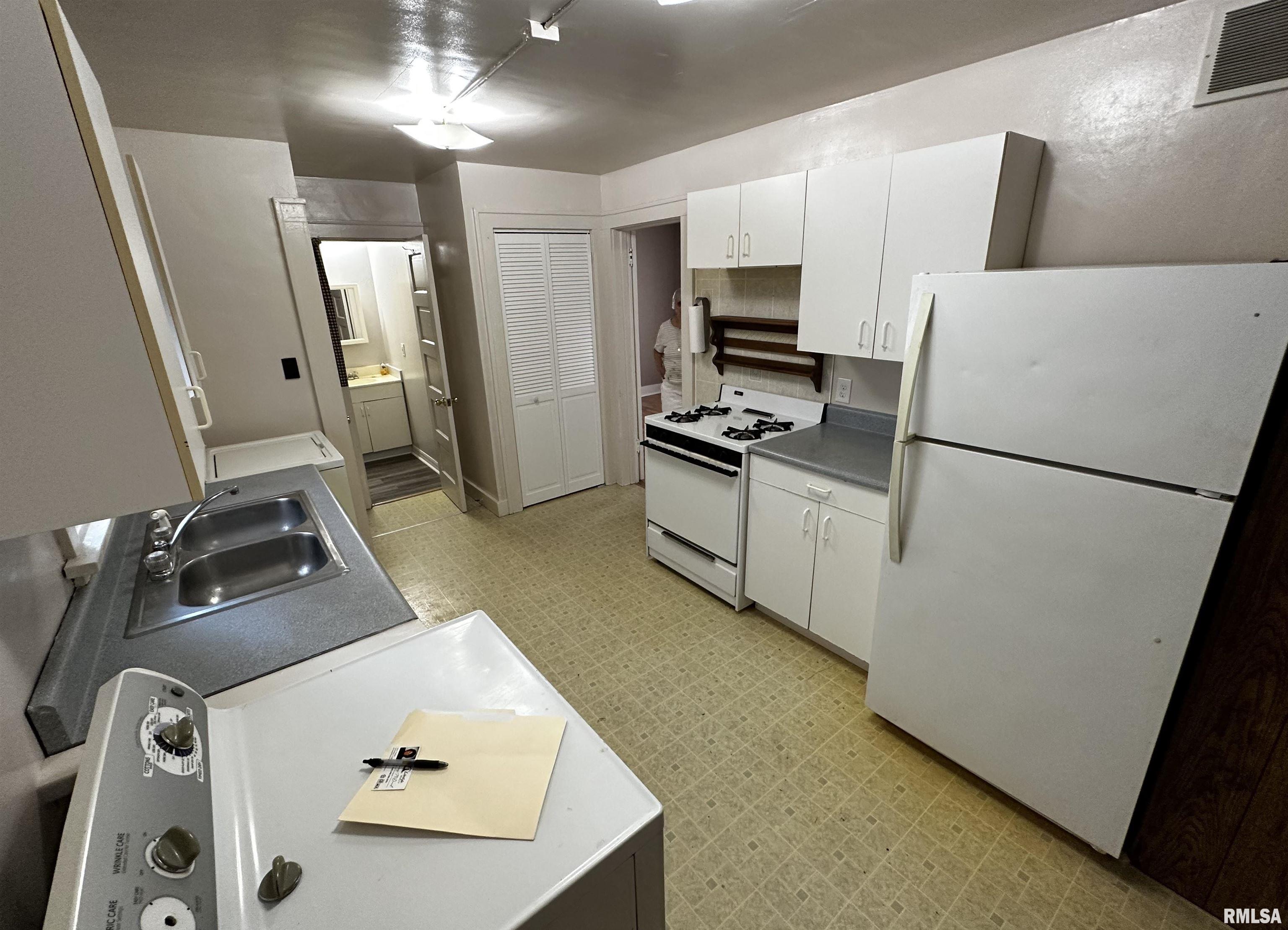 718 South Locust Street Centralia, IL 62801 - Photo 10 of 12