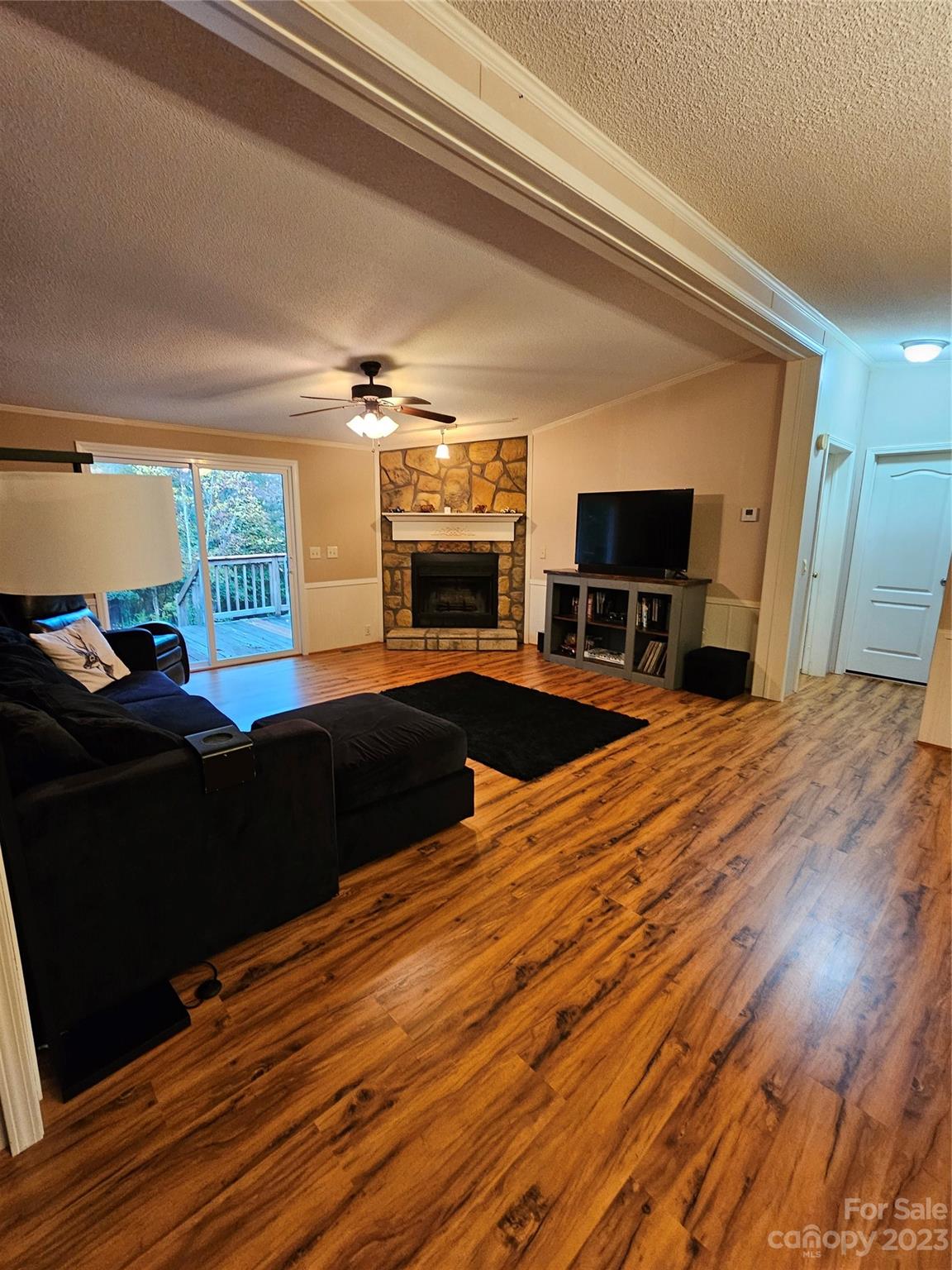 224 McDaniel Road Blacksburg, SC 29702 - Photo 7 of 20 a view of a living room