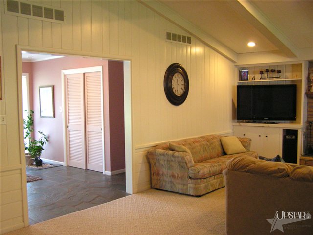 1702 South Hadley Road Fort Wayne, IN 46804 - Photo 5 of 25 Gallery Image 5