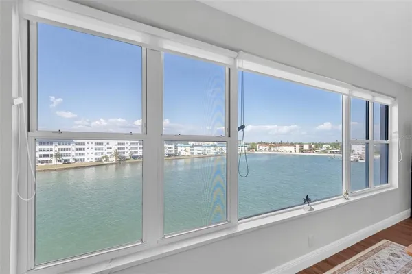 $1,950 | 6025 Shore Boulevard South, Unit 405, Gulfport, FL 33707