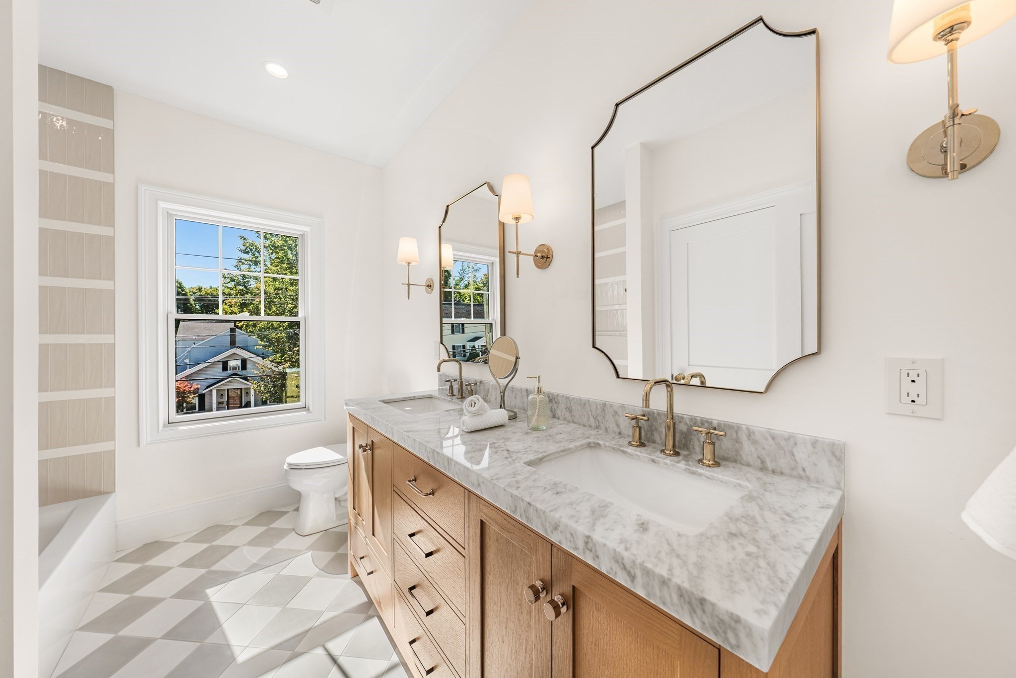4 Crescent Road, Unit 1 Needham, MA 02494 - Photo 16 of 26 Gallery Image 16